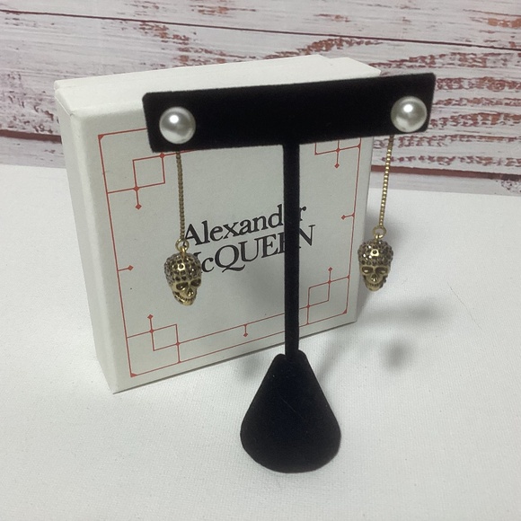 Alexander McQueen Gold Pearl and Skull Earrings - Picture 1 of 2